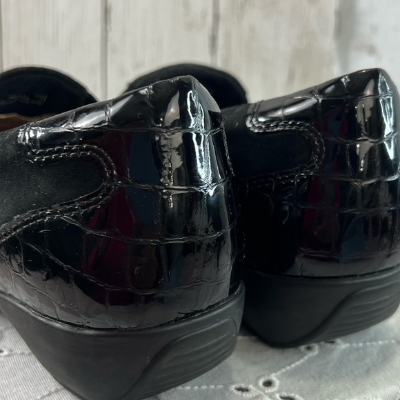 Clarks Shoes Womens 9 Black Leather Wedges Everyday Comfort Active Air, Office - Picture 10 of 16